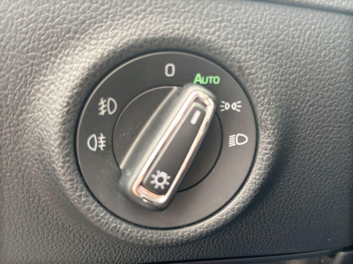 Superb Ambition 2.0 TDI DSG AHK RFK SCHIEBEDACH 