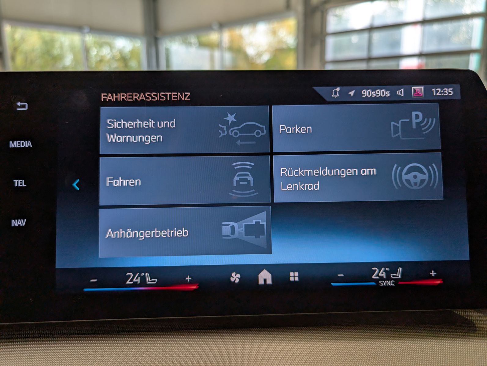 Fahrzeugabbildung BMW 218 Active Tourer d AHK Pano Cam Travel-Paket