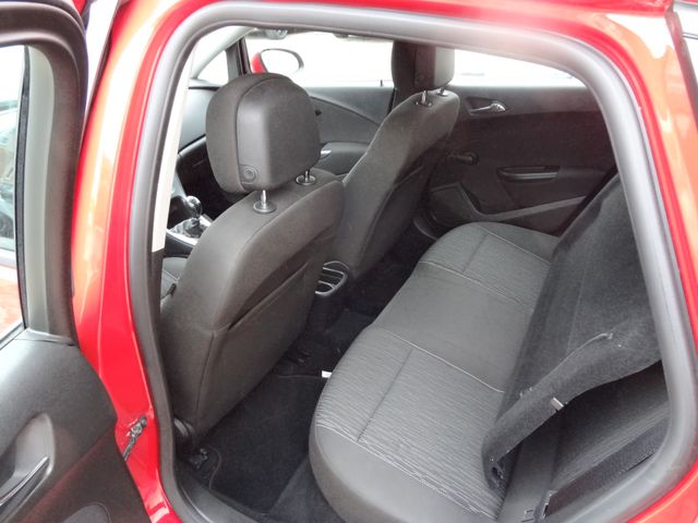 Fahrzeugabbildung Opel Astra J Lim. 5-trg. Selection