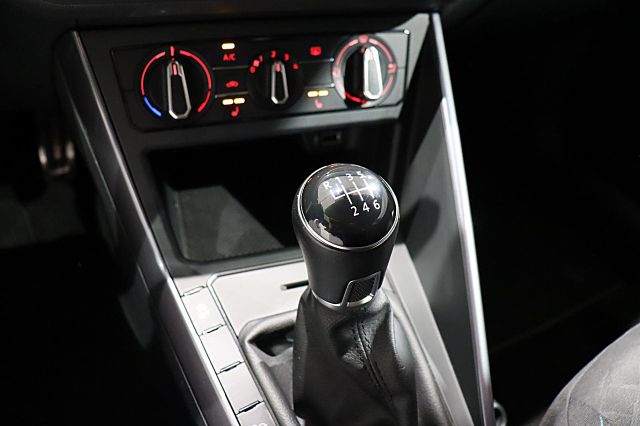 Polo IQ.DRIVE 1.0 TSI ACC NAVI SHZ BT PARKASSIST
