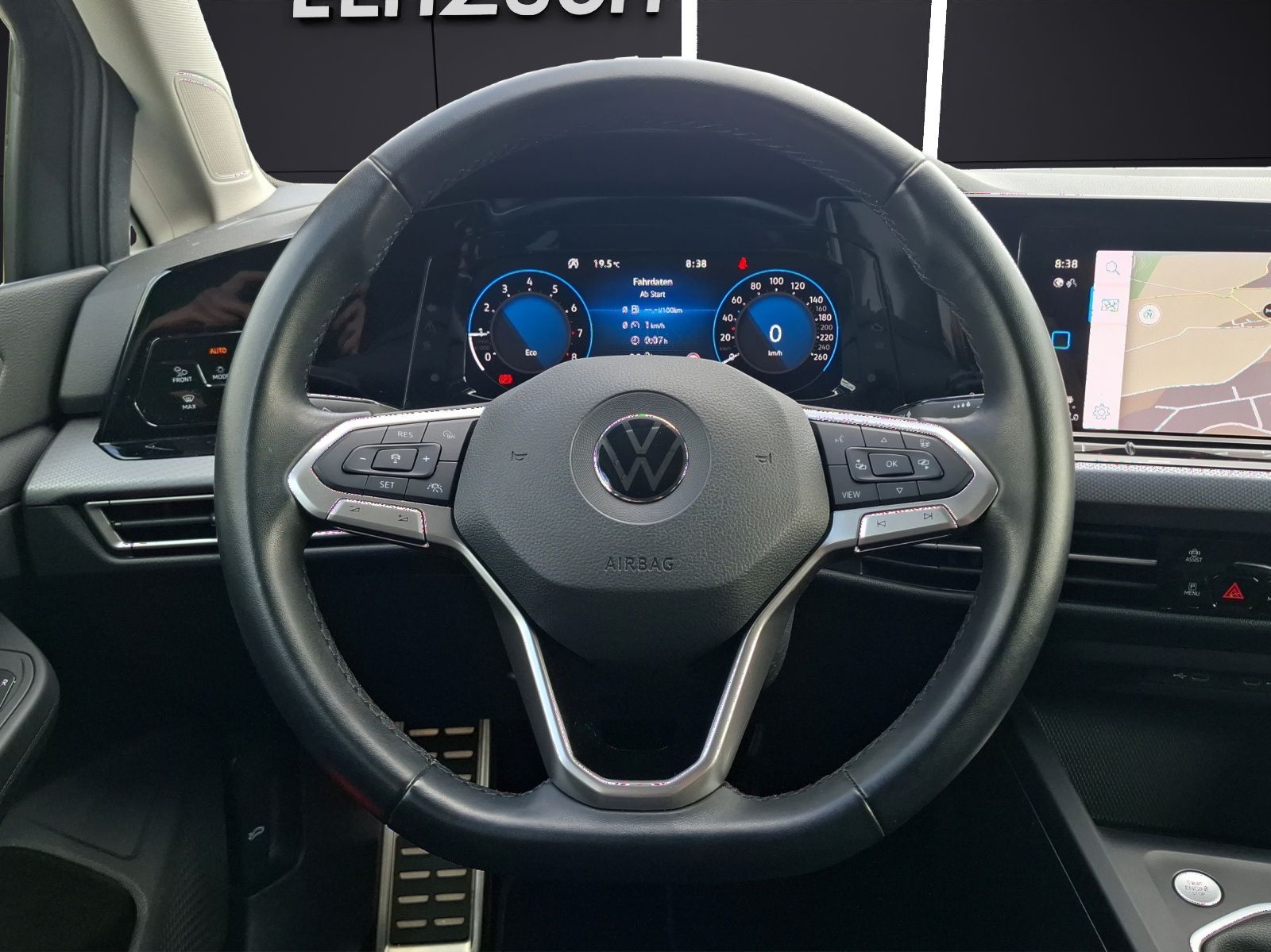 Fahrzeugabbildung Volkswagen Golf VIII TSI Active Standhzg. LEDplus Navi AID