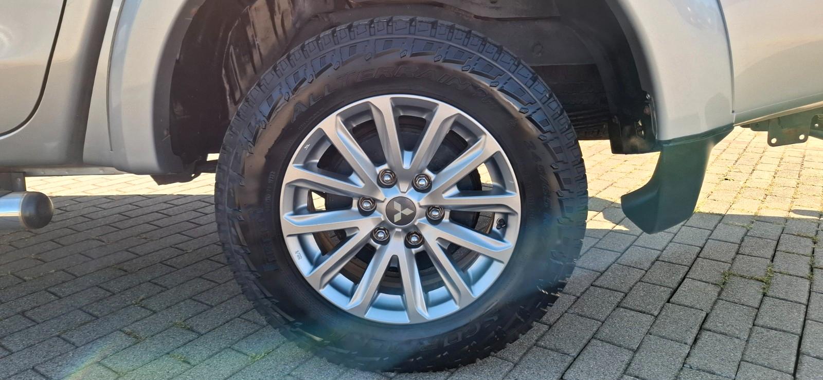 Mitsubishi L200 Top Doppelkabine 4WD