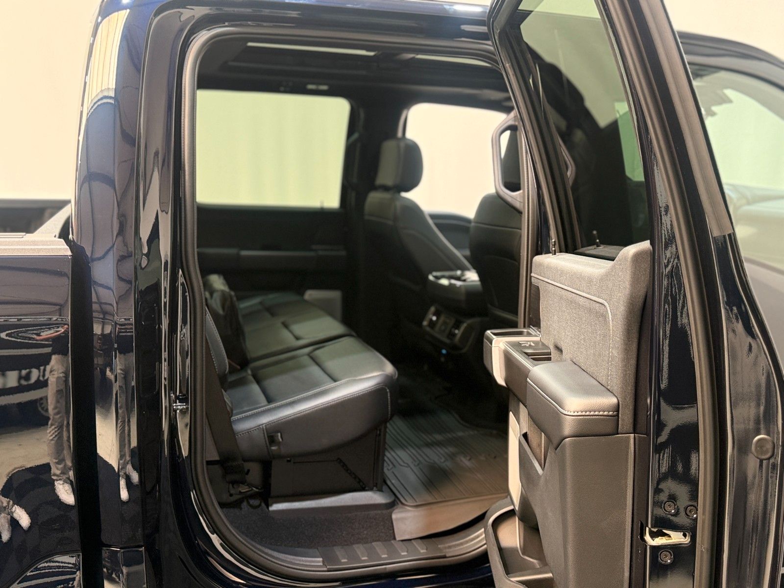 Fahrzeugabbildung Ford F-150 Lariat 5.0L V8  5,5" Black Edition