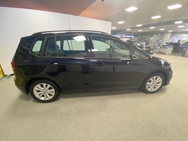 Fahrzeugabbildung Volkswagen Golf Sportsvan 1.5 TSI Comfortline+APP+ACC+KAMER