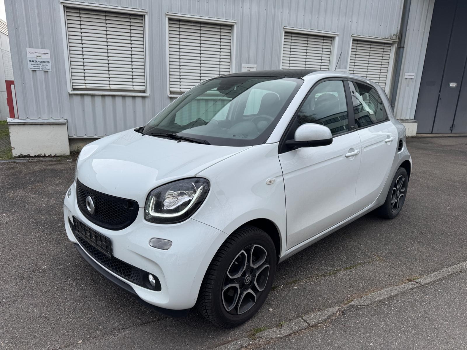 Smart ForFour Automatik 66 kW Pano Navi Leder DZ