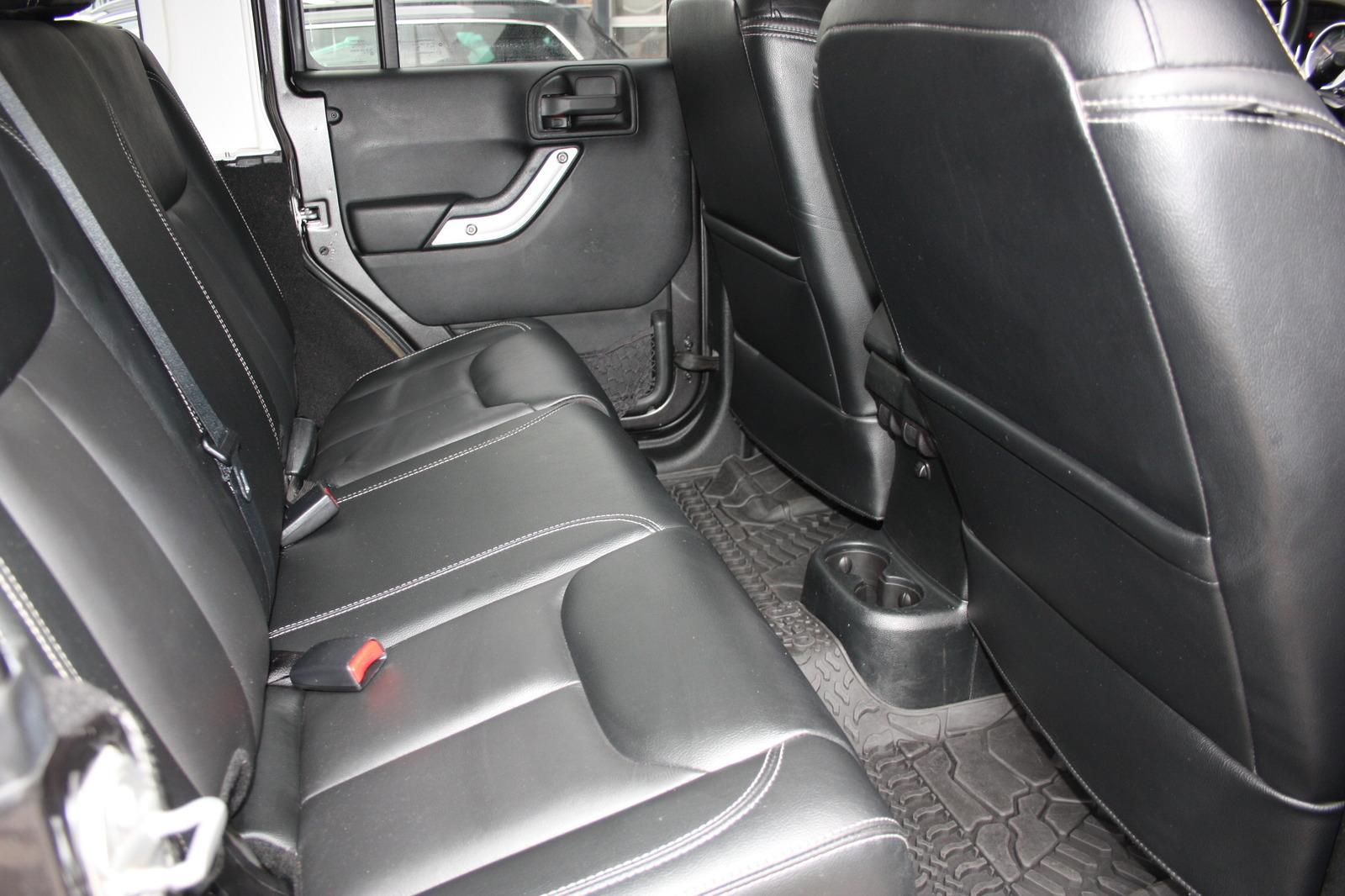 JEEP WRANGLER 2.8 SAHARA AUTO. GPS / CUIR / ATTELAGE / LED | 200 ch | 4X4 | ATTELAGE FIXE | PANORAMA | SELLERIE CUIR