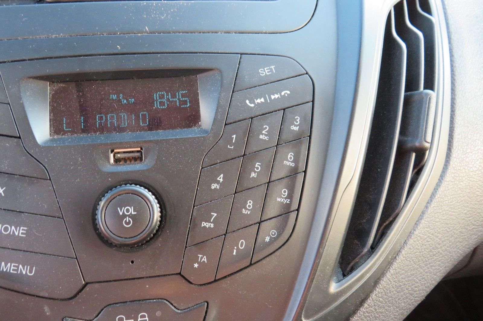 Fahrzeugabbildung Ford Transit Courier KASTEN KLIMA FLÜGEL 1.HD