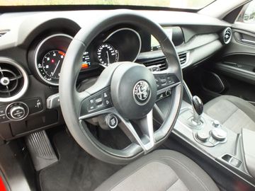 Alfa-Romeo Stelvio - 9