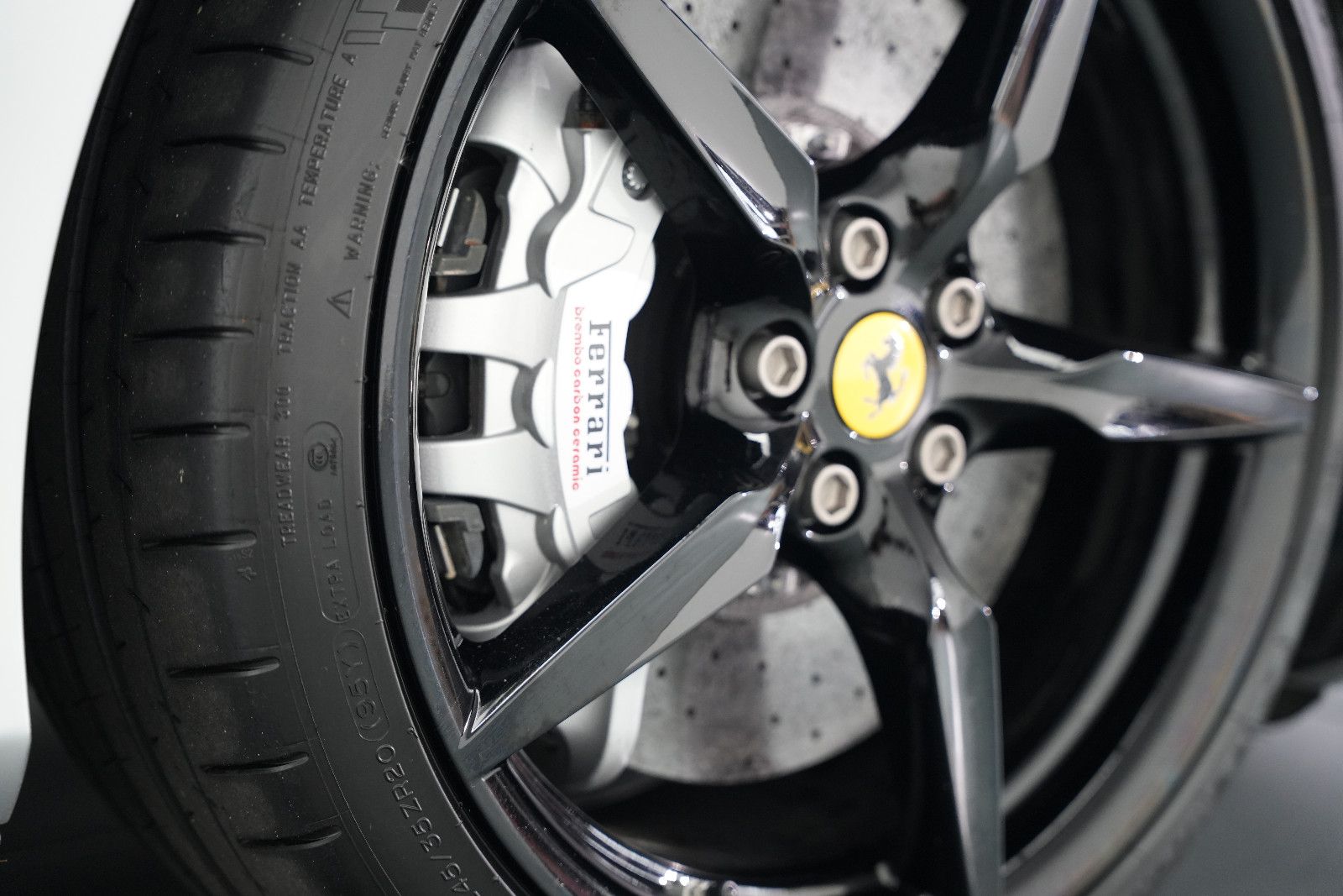 Fahrzeugabbildung Ferrari 488 GTB GTB Coupé DCT/SCUDERIA/KAMERA/