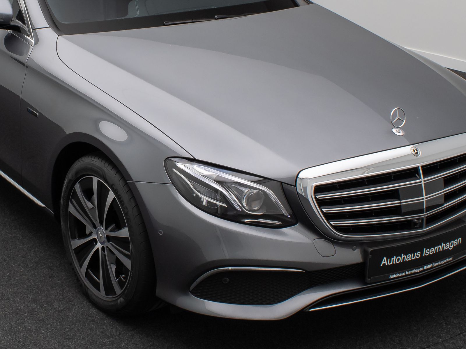 Fahrzeugabbildung Mercedes-Benz E 300 de Widscreen 360&deg; DAB AHK FahrAss HiFi 18"