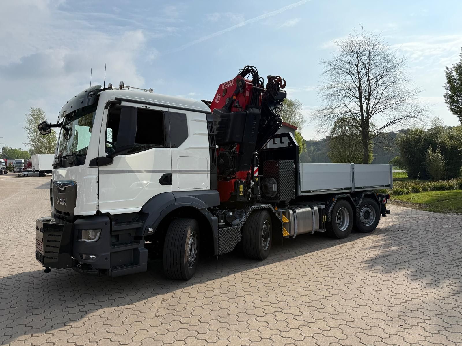 Fahrzeugabbildung MAN 35.520 8x4 Kran Fassi F800, OHNE ABSTÜTZÜBERWACH