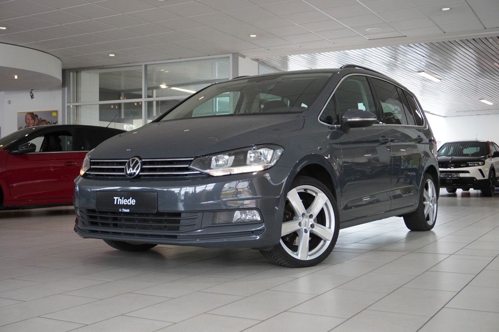 Fahrzeugabbildung Volkswagen Touran 1.5 TSI COMFORTL. DSG 7-SITZE NAVI/SH/DAB