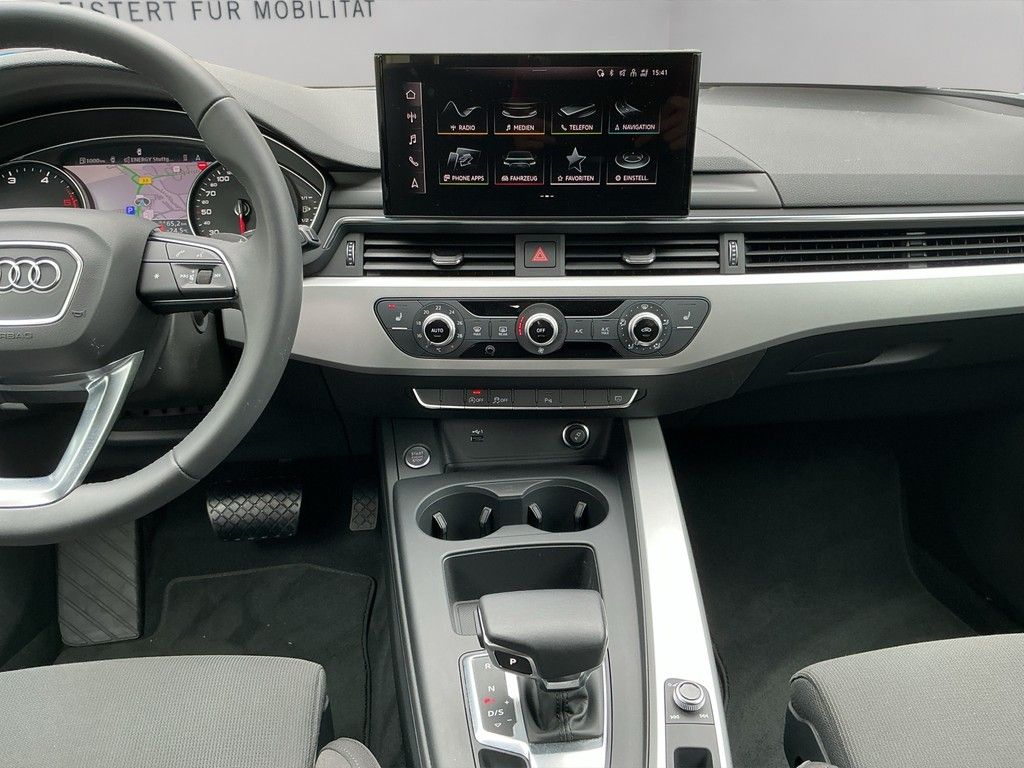 AUDI A4 2024