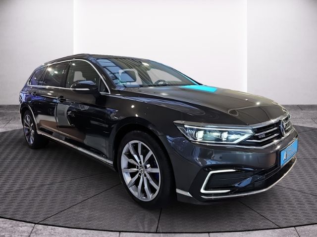 Fahrzeugabbildung Volkswagen Passat Variant 1.4 DSG Hybrid GTE UPE 62TEUR PAN