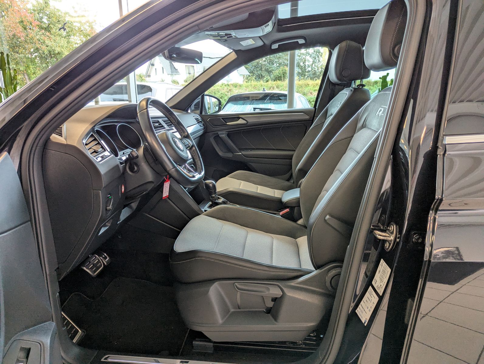 VW Tiguan 2.0 TDI DSG 4M 2x R-Line Pano HUD AHK 20" - Image 10