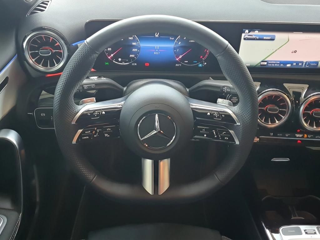 Fahrzeugabbildung Mercedes-Benz A 180 Kompaktlimousine AMG Line*Night Paket*LED
