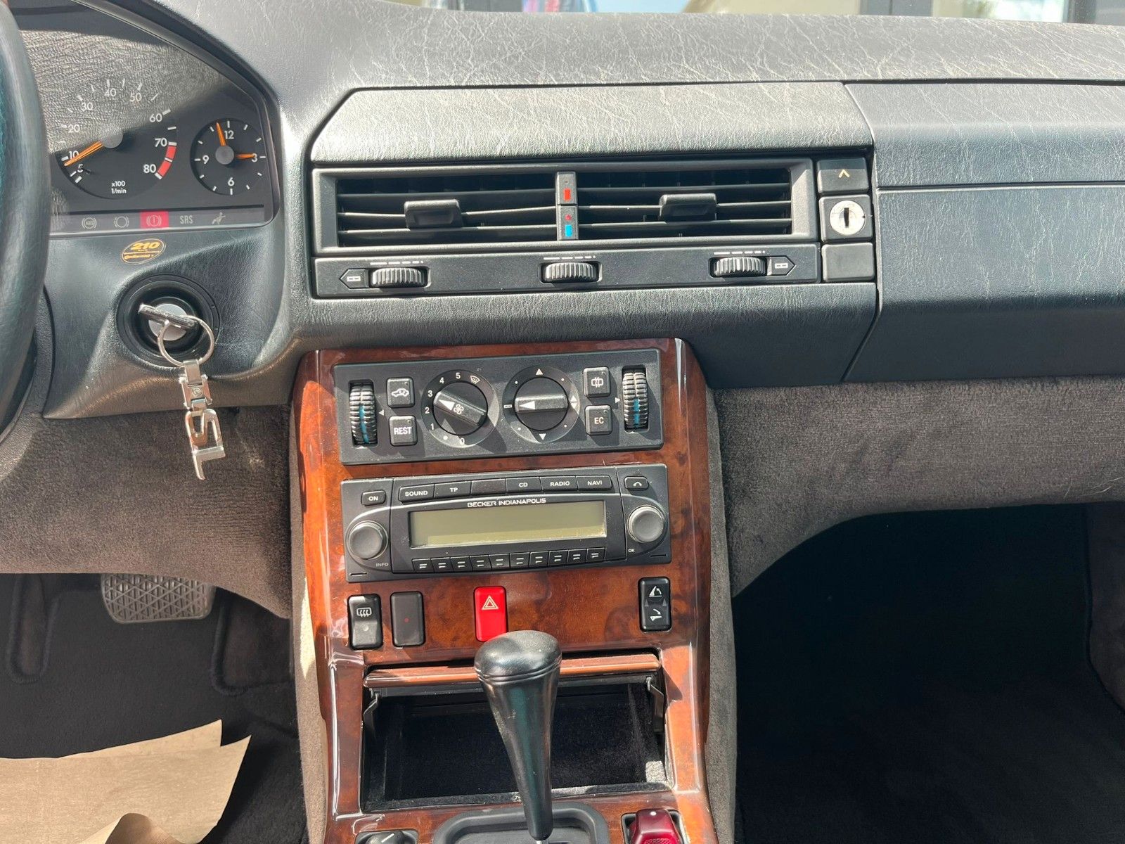 Fahrzeugabbildung Mercedes-Benz SL 300*H-Kennzeichen*HU 07/2027*