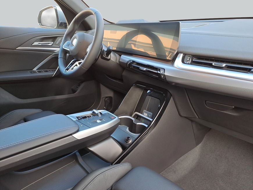BMW iX2 - Bild 17
