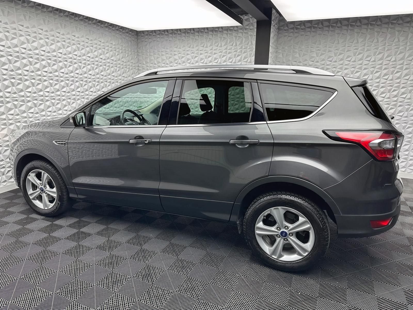 Fahrzeugabbildung Ford KUGA TITANIUM 1.5/KEYLES/LED/AMBI/NAV/SITZHZ/TSA