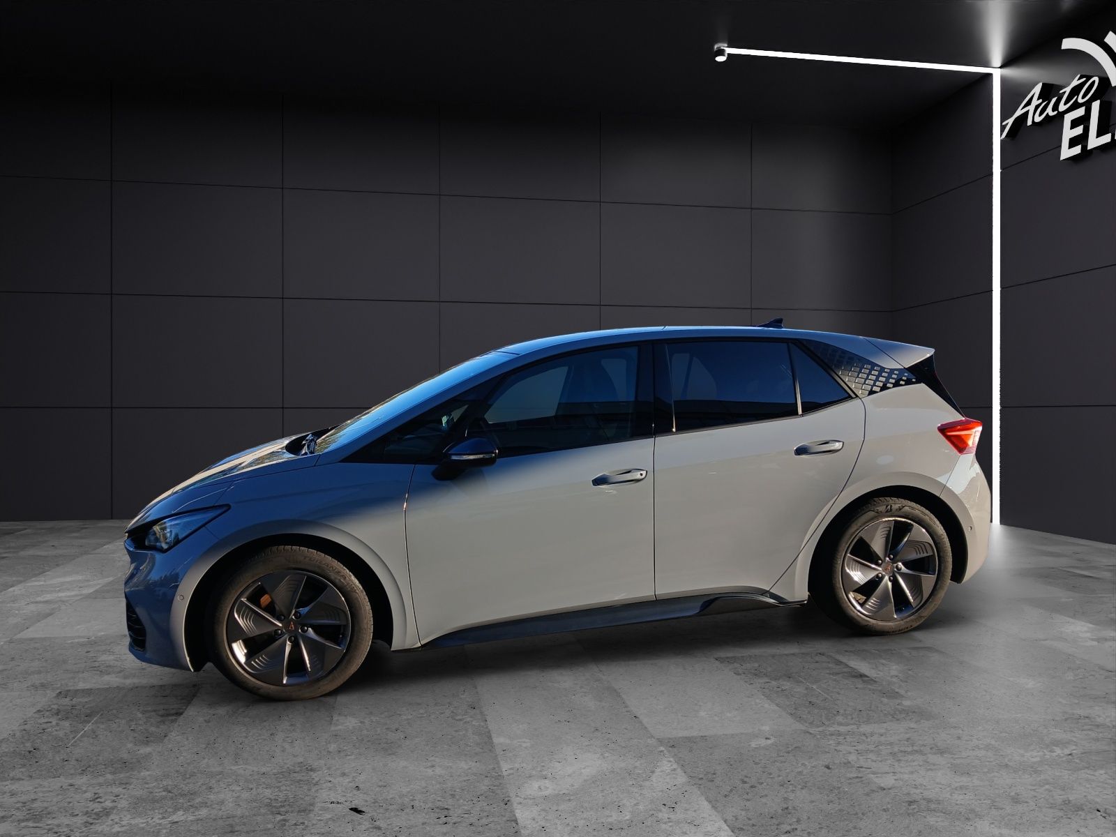 Fahrzeugabbildung CUPRA Born LED Navi Pano ACC RFK 18"