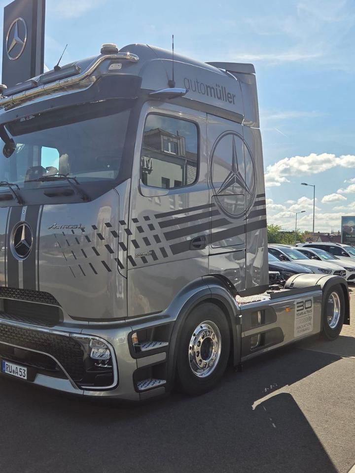 Fahrzeugabbildung Mercedes-Benz Actros 1853 LS