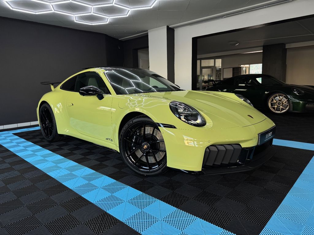 Porsche 992.2 TURBO S COUPE - CONFIRMED 03/2026 - CARBON