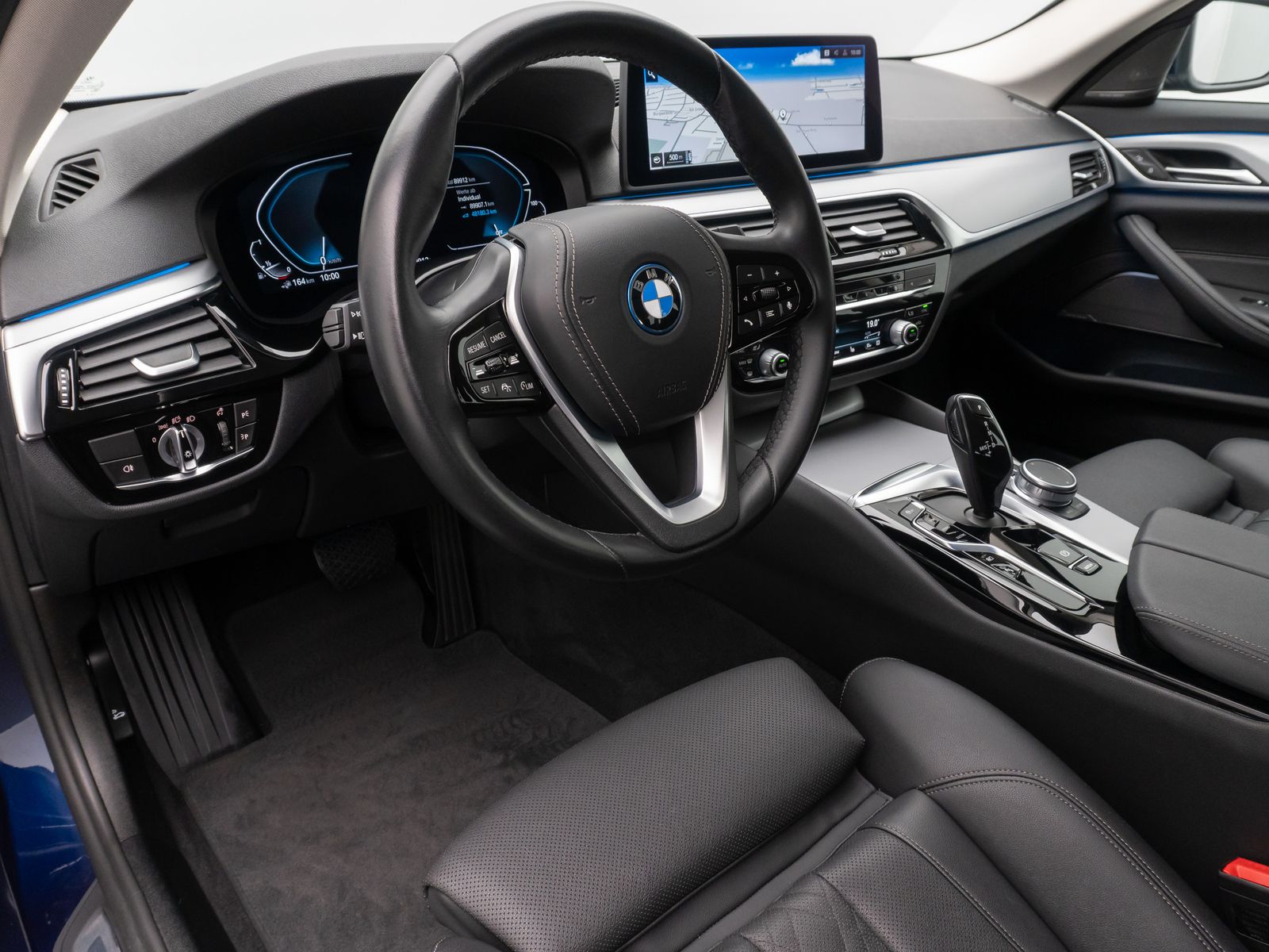 Fahrzeugabbildung BMW 530e Kamer Laser HUD DAB H/K Komfort Alarm Sport
