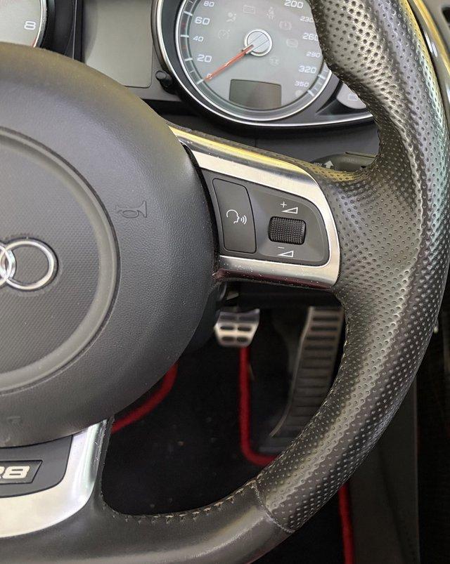 AUDI R8 SPYDER 4.2 FSI QUATTRO