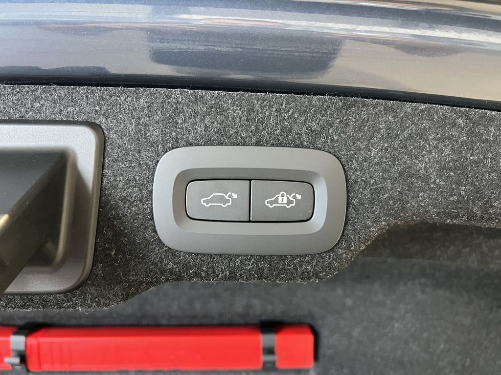 Volvo S90 T8 Ultimate Dark Recharge AWD BLIS FourC B&W