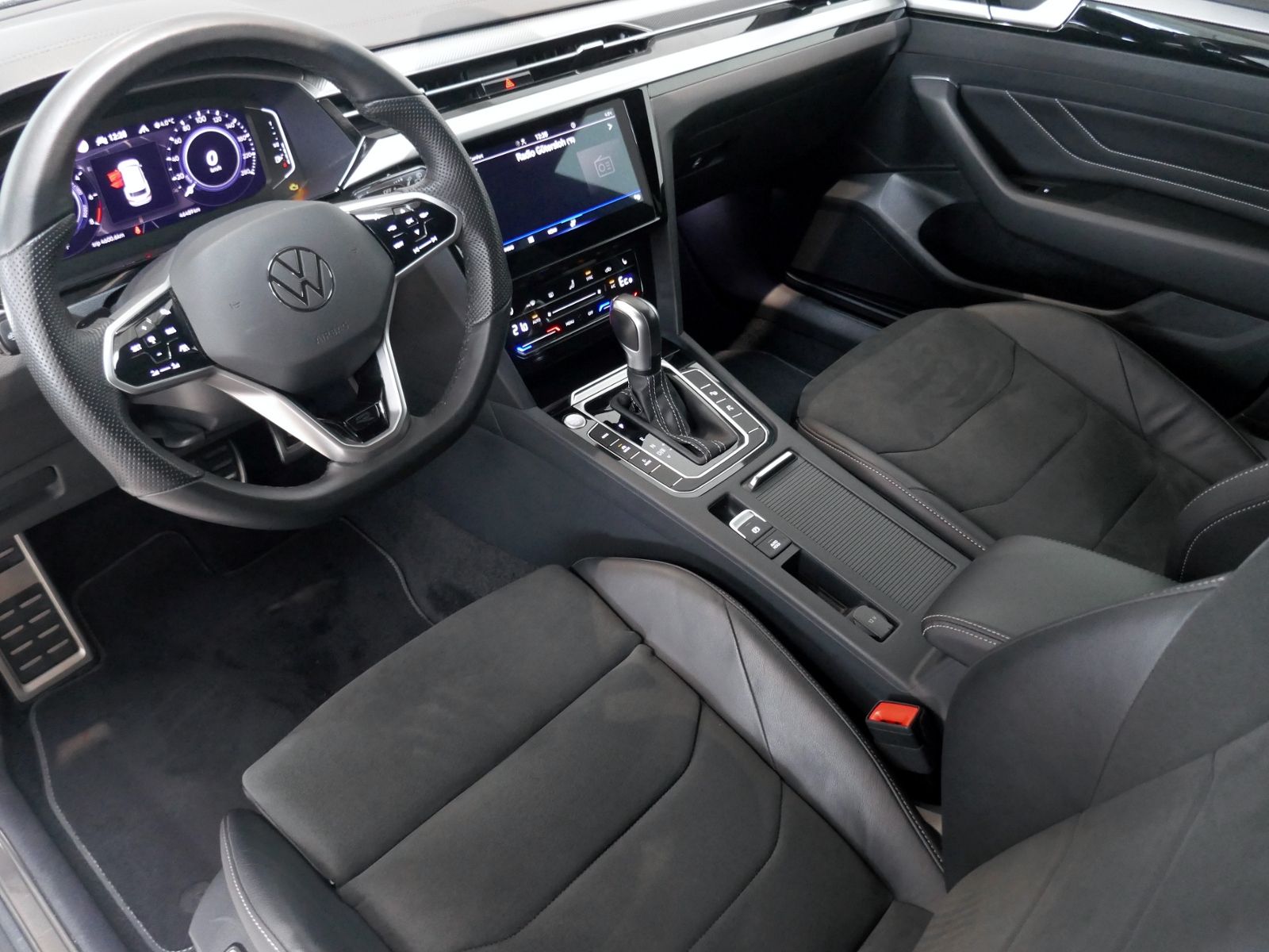 Fahrzeugabbildung Volkswagen Arteon SB R-Line 1.4 eHybrid DSG | LED AHK RFK