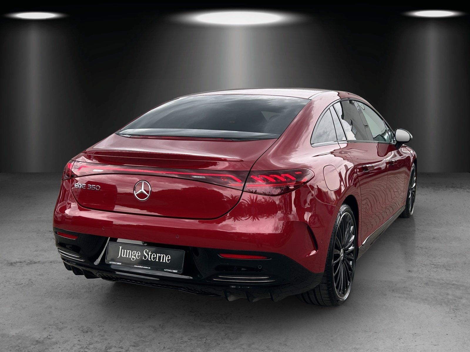 Fahrzeugabbildung Mercedes-Benz EQE350 AMG Prem AIRMATIC Memo DISTRO AHK 4,5°HAL