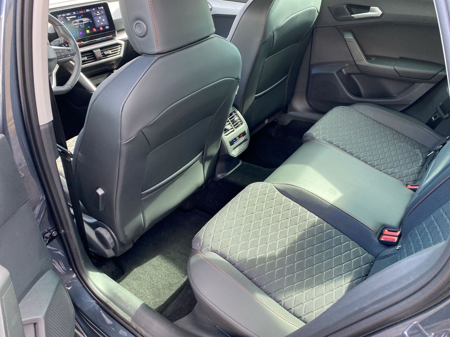 Fahrzeugabbildung SEAT Leon Sportstourer FR 2.0 TDI EU6d Navi Digitales