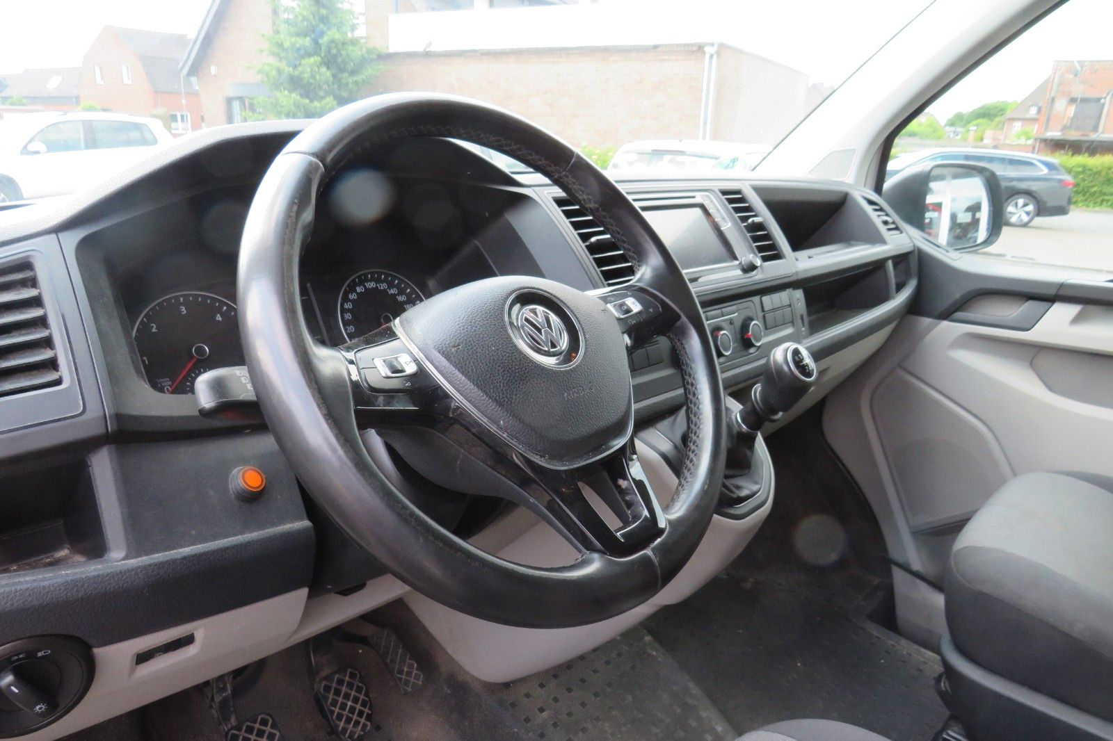 Fahrzeugabbildung Volkswagen T6 Transporter Kasten lang 4Motion
