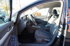 Fahrzeugabbildung Volkswagen Golf VIII Variant Life eTSI DSG Kamera ACC AHK!