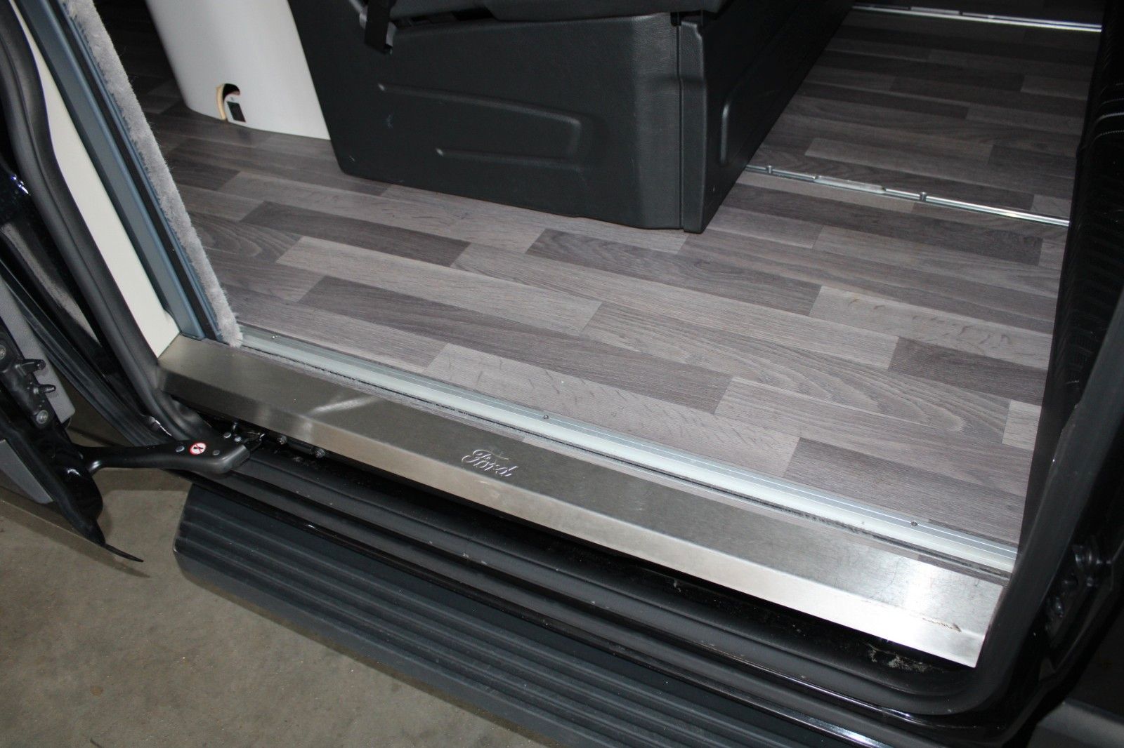 Fahrzeugabbildung Ford Ford Nugget PLUS Aufstelldach Aut WC Markise AHK