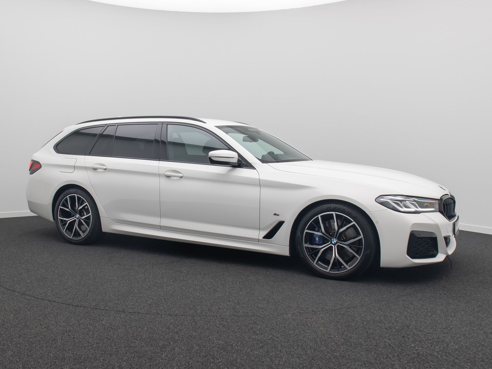 Fahrzeugabbildung BMW 530d xD M Sport DAB Kamera HUD Laser 4*Klima 19"
