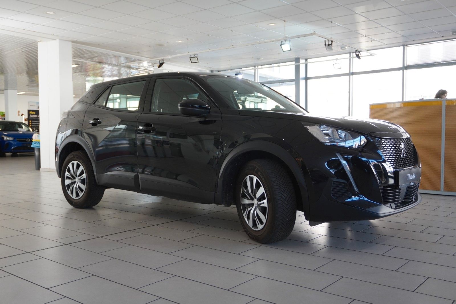Fahrzeugabbildung Peugeot 2008 1.2T ACTIVE PACK NAVI/LED/KAMERA/SPORT/SH