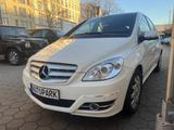 Mercedes-Benz B 180 Avantgarde*Tiptronic*Navi*Leder*PDC*2.Hand - Mercedes-Benz B 180 Gebrauchtwagen in Hamburg