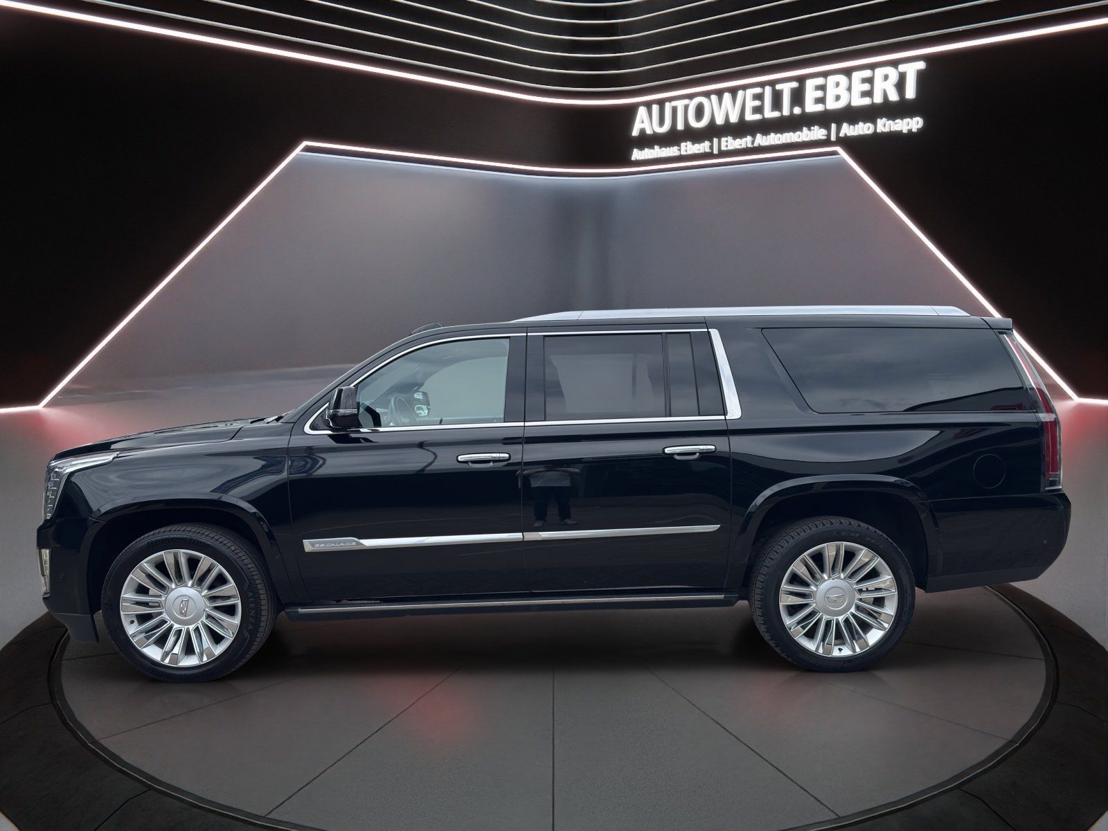 Fahrzeugabbildung Cadillac Escalade 6.2 V8 Platinum ESV // DT.Erstzulassung