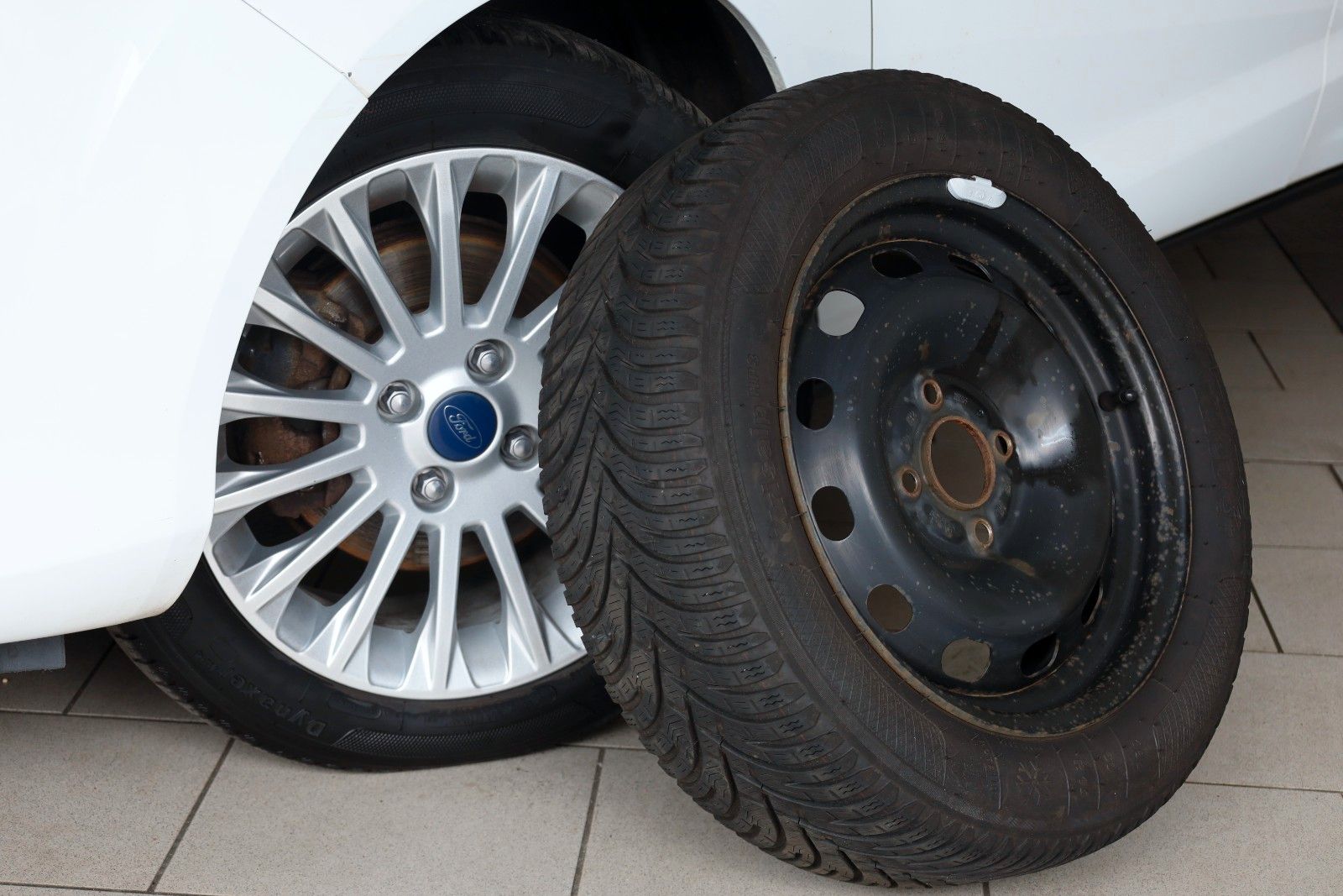 Fahrzeugabbildung Ford B-MAX Titanium SH, Cool & Sound-Paket 3,SR+WR