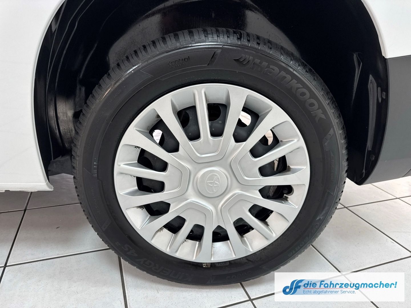 Fahrzeugabbildung Toyota Proace City L1 Meister Navi Apple CarPlay Androi