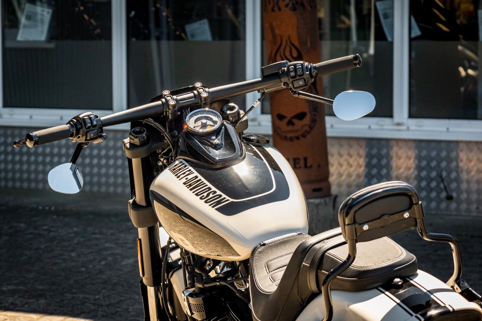 Fahrzeugabbildung Harley-Davidson FXFBS FAT BOB 114 CUI SOFTAIL - JEKILL&HYDE -