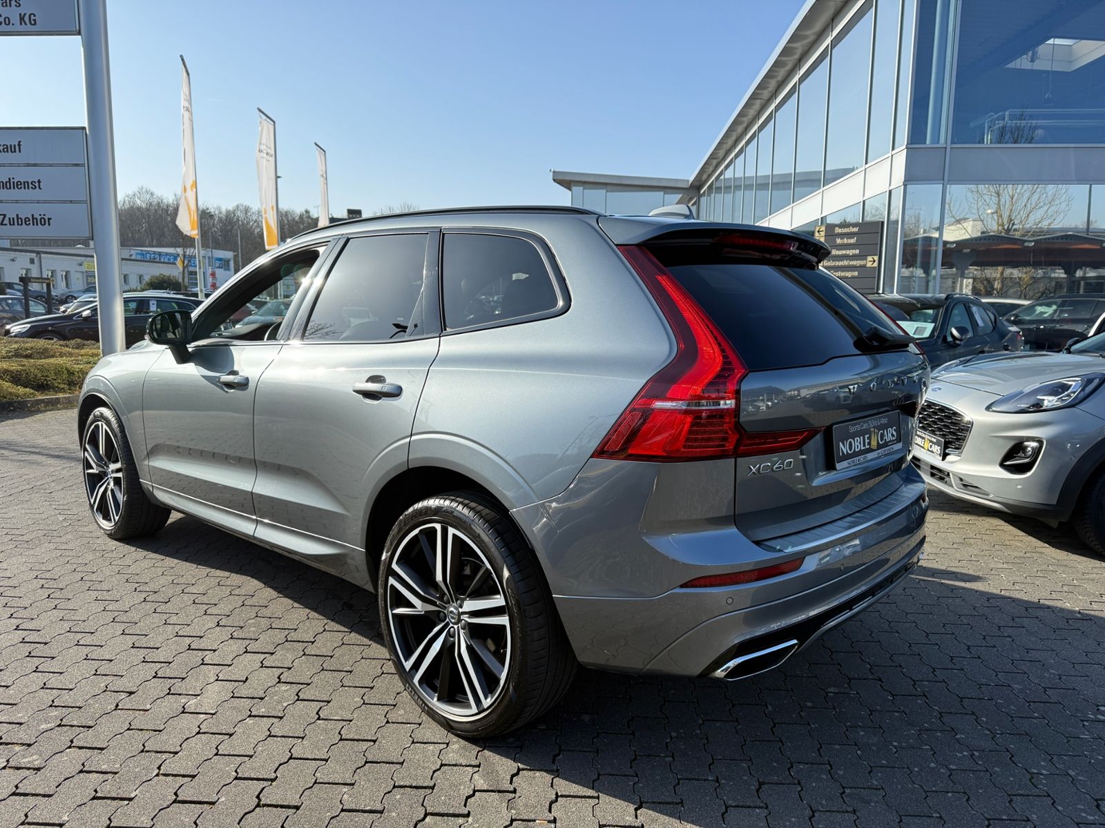 Fahrzeugabbildung Volvo XC60 R Design AHK H/K KAM LED