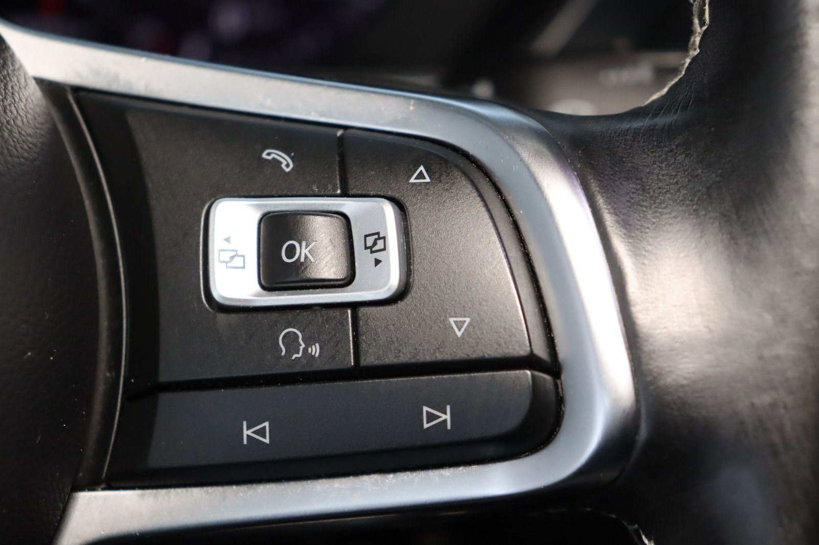 Fahrzeugabbildung Volkswagen Tiguan 2.0 TSI 4 Motion R-line Highline * Pano *