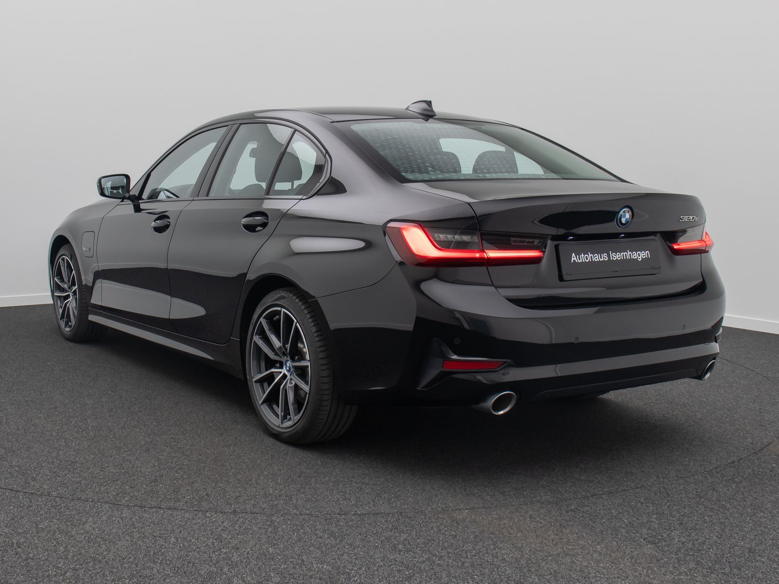 Fahrzeugabbildung BMW 320e Sport Line Alarm DAB PDC GeschwindigReg 18"