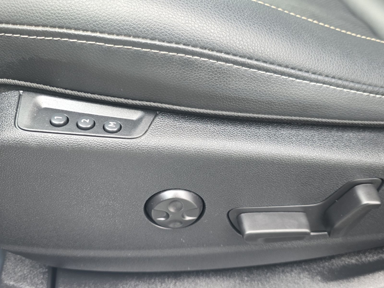 Fahrzeugabbildung Opel Grandland (X)Ultimate LEDER NAVI DAB  AHK 360