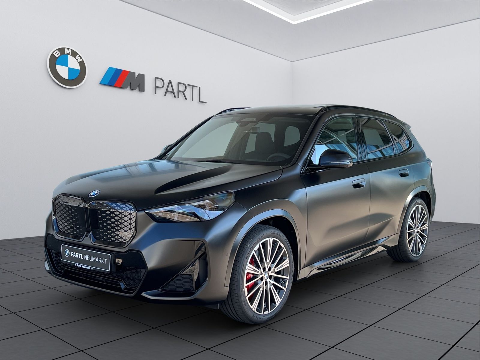 BMW iX1 xDrive30 M Sportpaket Pro adapLED PANO AHK H