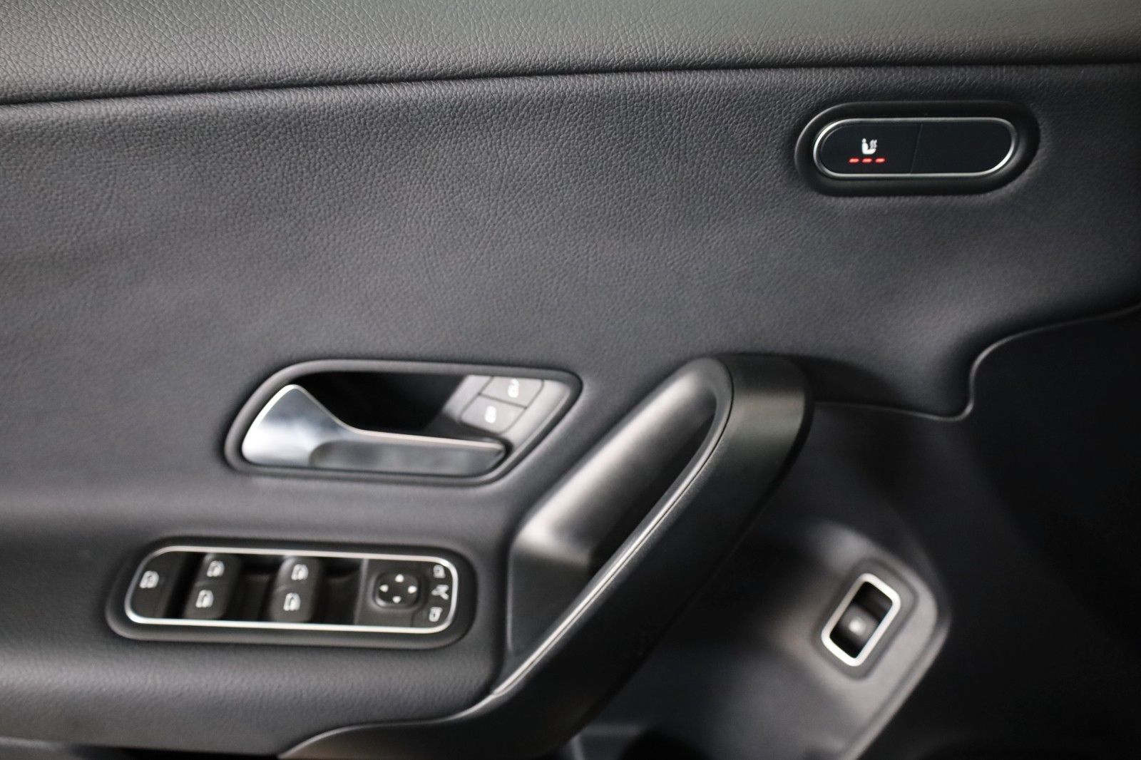 Fahrzeugabbildung Mercedes-Benz A 250e T.Leder,Navi,LED,SH,PDC,Kamera,Park Paket