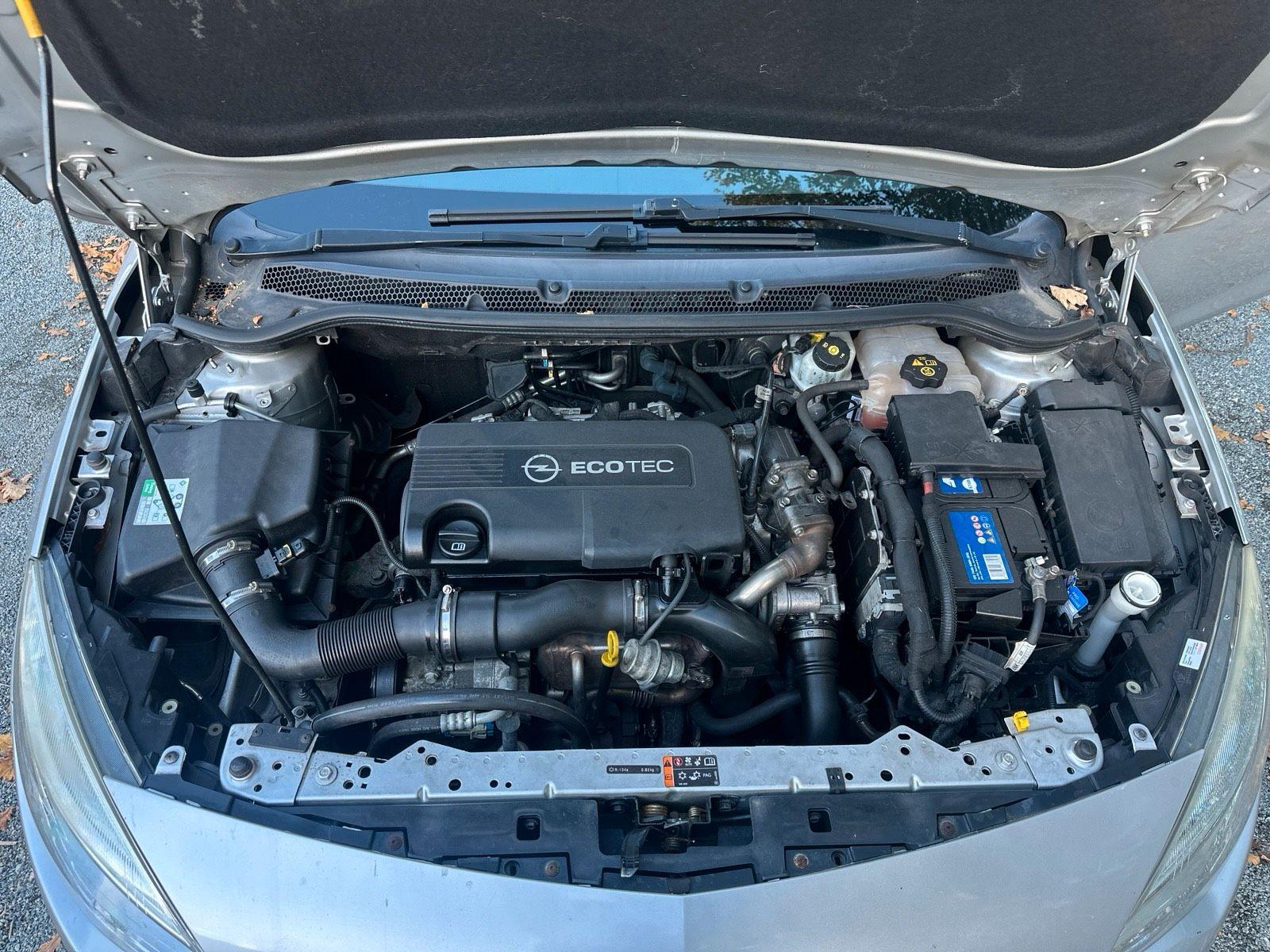 Opel Astra 2011 — engine 125 HP (92kW)