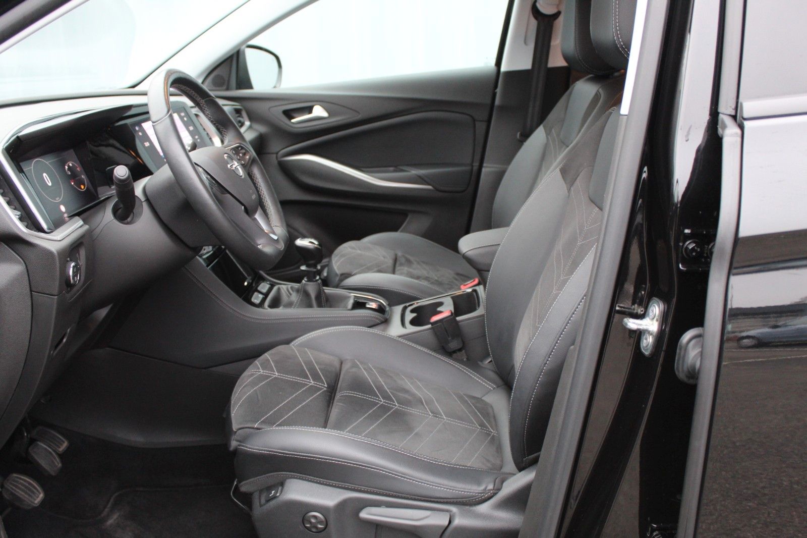 Fahrzeugabbildung Opel Grandland Elegance Navi*AHK*Intellilux
